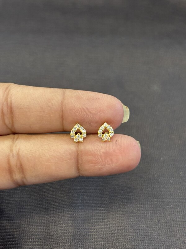 Radiant nova white 9 carat stud pair
