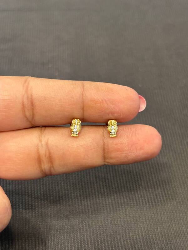 Silver owl second stud with gold finish