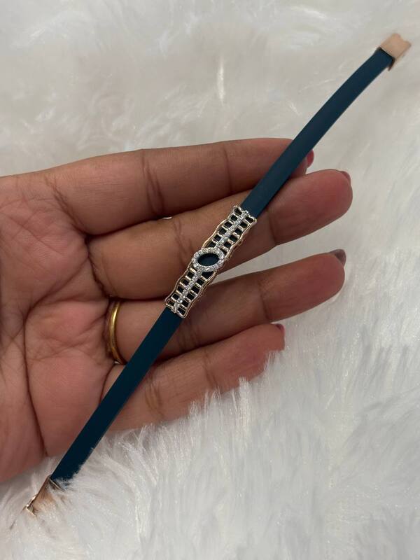Silver green oval band with rosegold finish