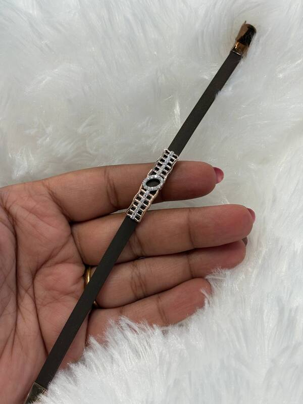 Silver oval black band with rosegold finish