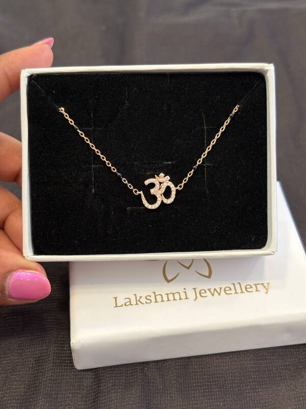 Silver om bracelet with rosegold finish