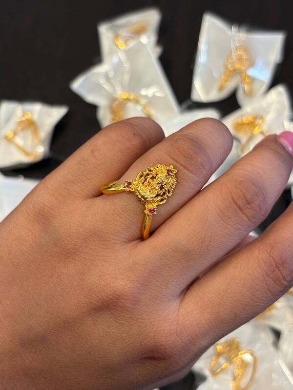 Silver lakshmi red vangi ring with gold finish