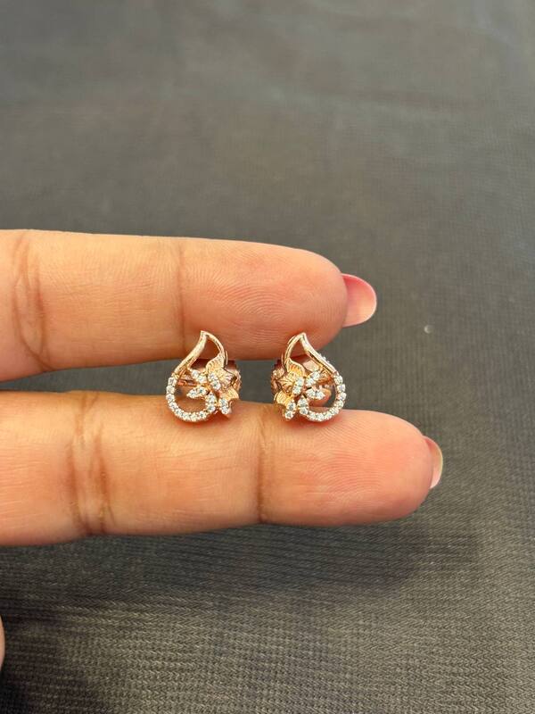 Silver illavenil stud with rosegold finish