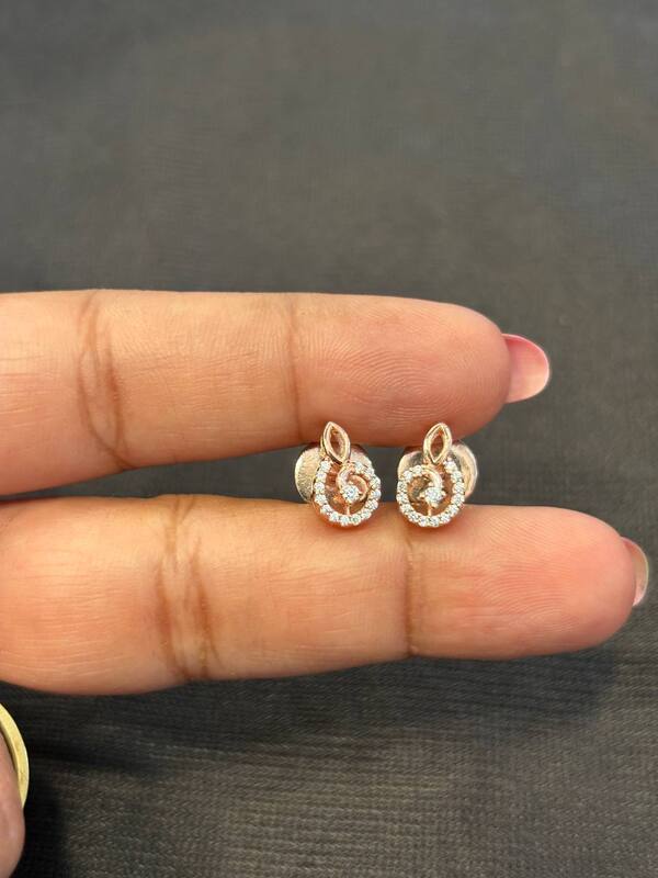 Silver isai stud with rosegold finish