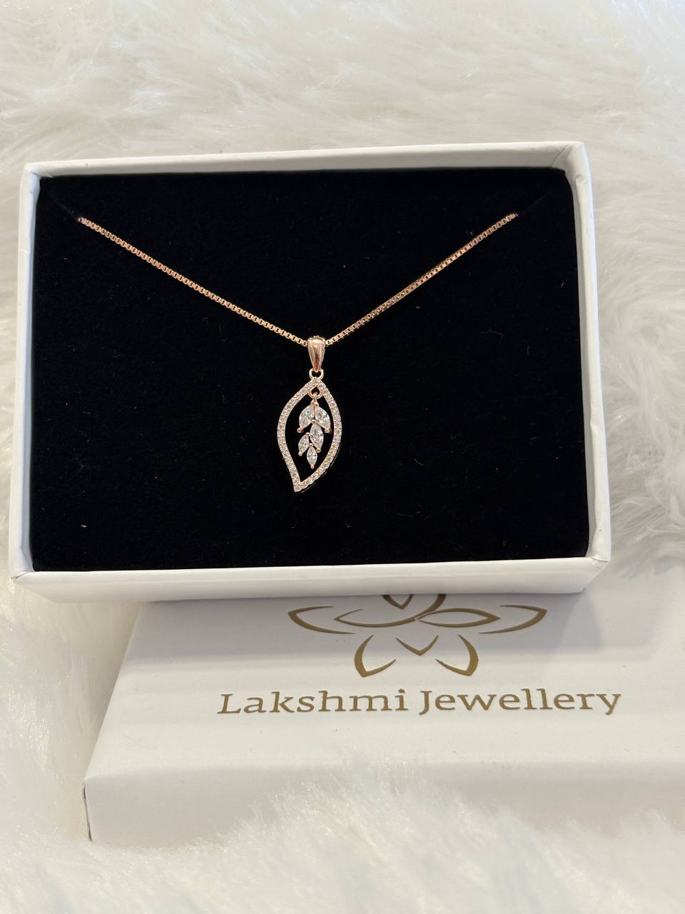 Silver fluttering leaf chain with rosegold finish