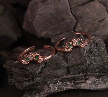 Silver green crown toe ring with rosegold finish